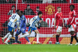 January 19, 2025, London, England, United Kingdom: Kaoru Mitoma of Brighton ＆ Hove Albion celebrates his goal to make it 1-2 during the Premier League match Manchester United vs Brighton and Hove Albion at Old Trafford, Manchester, United Kingdom, 19th January 2025. (Credit Image: Â© Craig Thomas/News Images via ZUMA Press Wire)、クレジット：©Ｃｒａｉｇ　Ｔｈｏｍａｓ／Ｎｅｗｓ　Ｉｍａｇｅｓ　ｖｉａ　ＺＵＭＡ　Ｐｒｅｓｓ　Ｗｉｒｅ／共同通信イメージズ