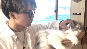 「猫嫌がってますよ」塩貝健人、日本での休暇ショットにファンがツッコミ