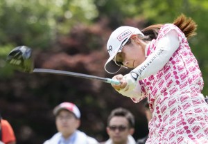 第３日、通算９アンダーで２位の佐久間朱莉＝カメリアヒルズＣＣ