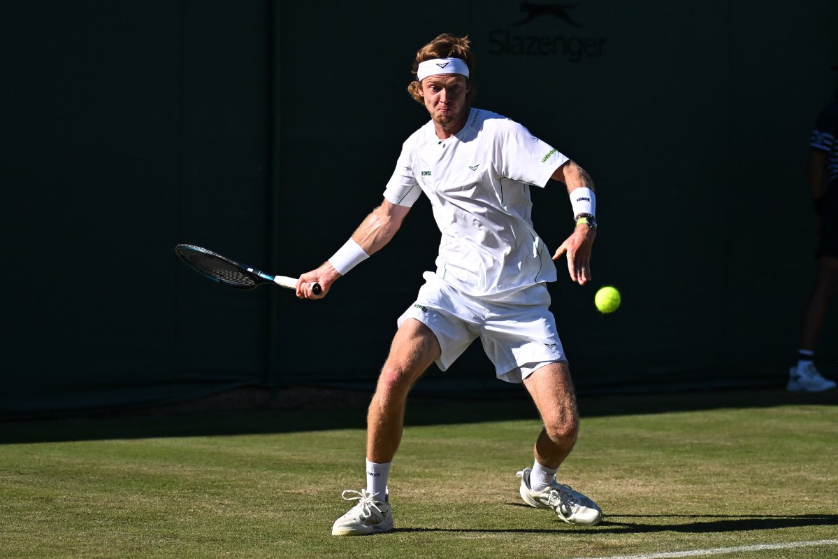 Andrey Rublev (RUS) during his first round match at the 2025 Wimbledon Championships at the AELTC in London, GREAT BRITAIN, on June 30, 2025. Photo by Corinne Dubreuil/ABACAPRESS.COM、クレジット：Ｄｕｂｒｅｕｉｌ　Ｃｏｒｉｎｎｅ／ＡＢＡＣＡ／共同通信イメージズ