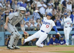 ホワイトソックス戦の１回、フリーマンの適時打で生還するドジャース・大谷＝ロサンゼルス（共同