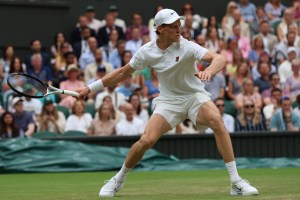 July 5, 2025, London, Celestynow, United Kingdom: JANNIK SINNER of Italy during the match against P. Martrinez of Spain in the third round of Championships 2025 at Wimbledon AELTC in London. (Credit Image: Â© Marcin Cholewinski/ZUMA Press Wire)、クレジット：©Ｍａｒｃｉｎ　Ｃｈｏｌｅｗｉｎｓｋｉ／ＺＵＭＡ　Ｐｒｅｓｓ　Ｗｉｒｅ／共同通信イメージズ