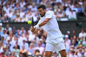 Novak Djokovic (SRB) during his quarter final round match at the 2025 Wimbledon Championships at the AELTC in London, GREAT BRITAIN, on July 9, 2025. Photo by Corinne Dubreuil/ABACAPRESS.COM、クレジット：Ｄｕｂｒｅｕｉｌ　Ｃｏｒｉｎｎｅ／ＡＢＡＣＡ／共同通信イメージズ