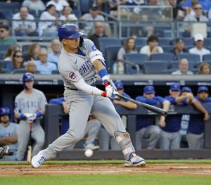 ヤンキース戦の１回、空振り三振に倒れるカブス・鈴木。この試合、３打数無安打だった＝ニューヨーク（共同）