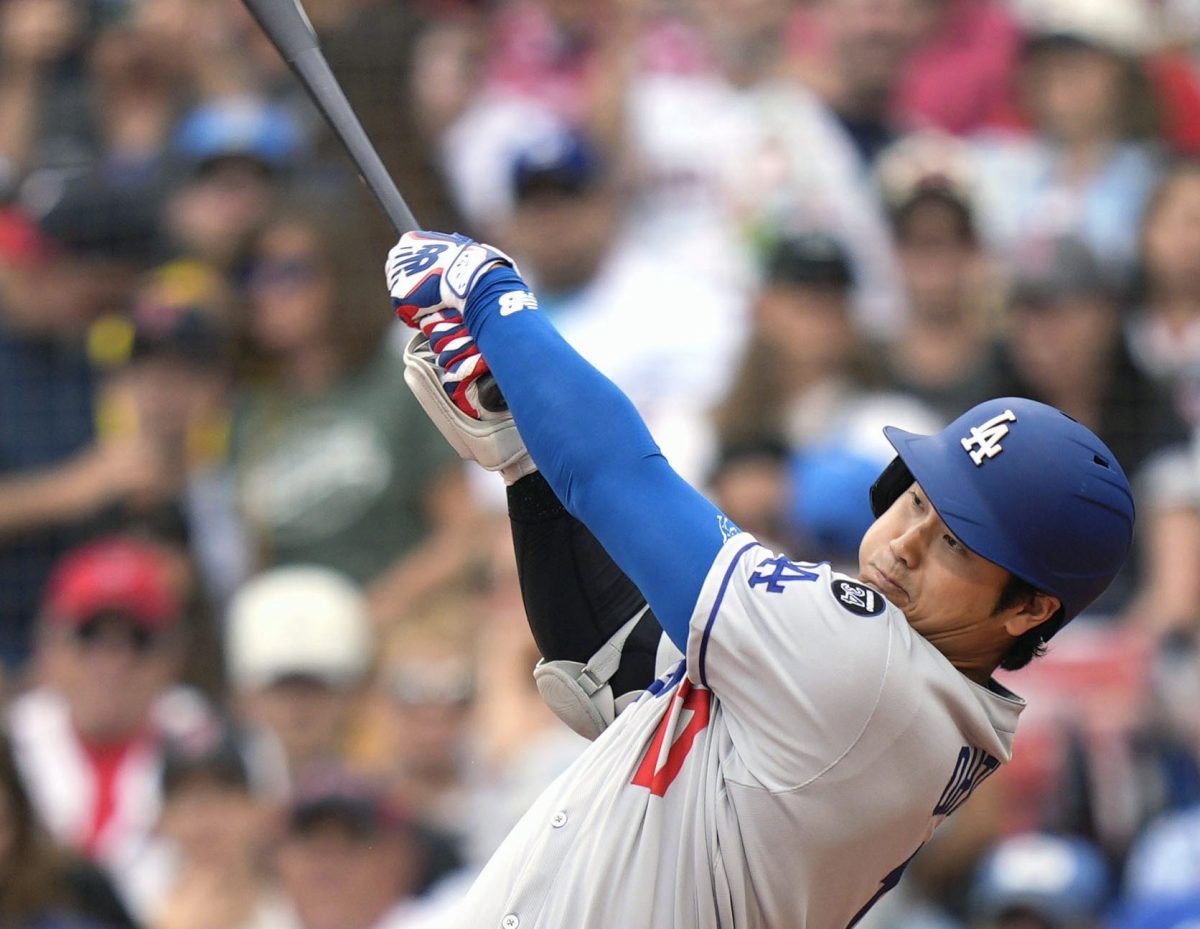レッドソックス戦の３回、中前打を放つドジャース・大谷＝ボストン（共同）