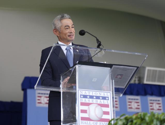 スピーチするイチローさん