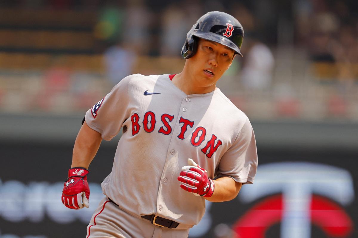 ツインズ戦の９回、１号ソロを放ち塁を回るレッドソックス・吉田＝ミネアポリス（イマジンイメージズ・ロイター＝共同）