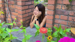 「お姫様感スゲー」「お花より綺麗」園田彩乃、可憐な花に囲まれる美ショット披露