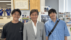 伊東純也がヴァンフォーレ甲府に凱旋＆懐かしショット公開「見た目全然変わってない」「初心を忘れず」