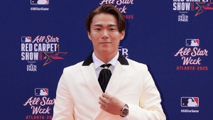 「キメたね〜」山本由伸、オールスターに華やかな白スーツ姿で登場
