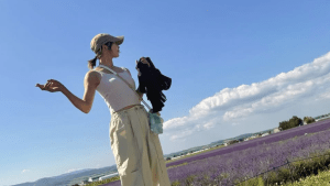 金田久美子、タンクトップ姿の“癒しショット”披露「とってもかわいい」「お花畑の女神」