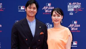 真美子さん、産後初めて公の場に　大谷と手をつなぐ姿にネット大興奮「神がかっている」「ビーナスなんじゃ」
