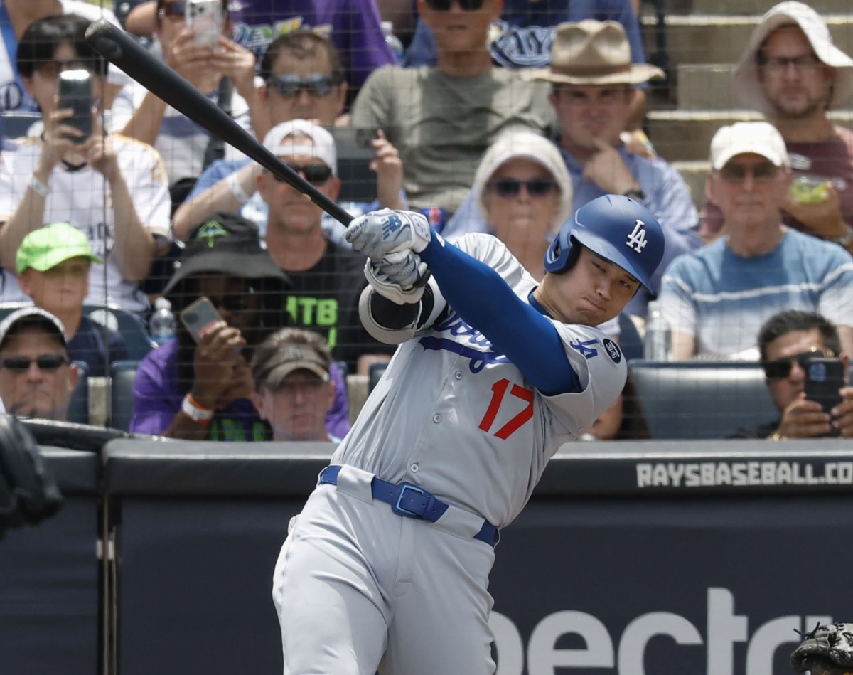 レイズ戦の６回、右前打を放つドジャース・大谷＝タンパ（共同）