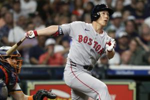 アストロズ戦の７回、代打で適時二塁打を放つレッドソックスの吉田＝ヒューストン（イマジンイメージズ・ロイター＝共同）