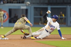 パドレス戦の３回、二盗に失敗するドジャース・大谷＝ロサンゼルス（共同）