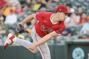 アスレチックス戦に先発したエンゼルス・菊池＝サクラメント（イマジンイメージズ・ロイター＝共同）