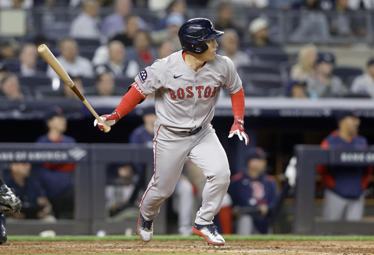 ヤンキース戦の４回、二塁打を放つレッドソックス・吉田＝ニューヨーク（ゲッティ＝共同）