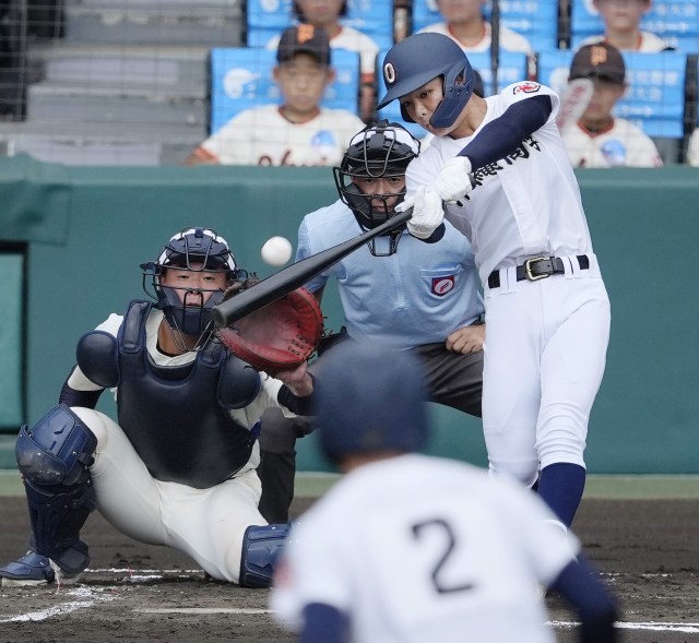 阿波根の同点二塁打 高野　日大三―沖縄尚学