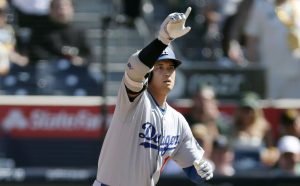 パドレス戦の９回、４５号ソロを放ち塁を回るドジャース・大谷＝サンディエゴ（共同）