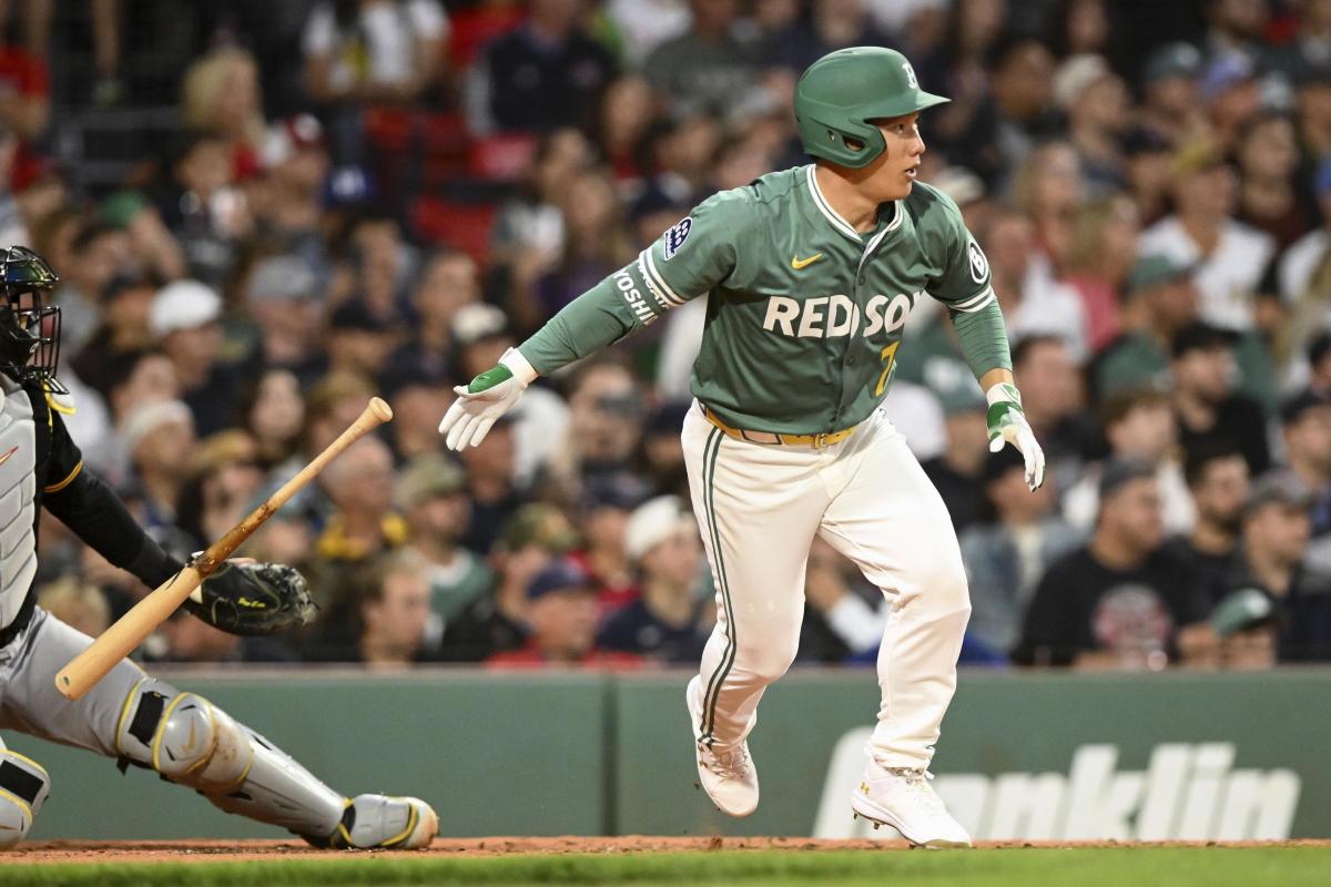 パイレーツ戦の２回、左前打を放つレッドソックスの吉田＝ボストン（ゲッティ＝共同）