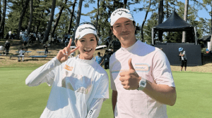 「憧れの遼くんと」ペアリング、女子プロゴルファーが石川遼らとのオフショット公開