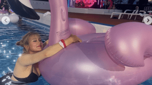 桑木志帆、夏休み満喫の”セクシー”黒ビキニ姿にファン歓喜「可愛いっす」「これはさすがに鼻血出る」