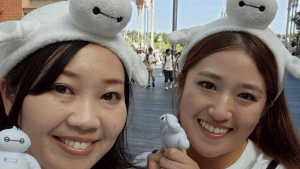 稲見萌寧＆葭葉ルミ、夢の国での”意外”なお揃い姿に「かわいい」続出