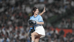 植手桃子、白ミニスカート揺らすベルーナドームでの始球式にファン興奮「スターの証ですね」「かっこいいし美しい」