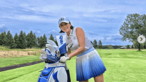 　元賞金女王、“マーメイド風”爽やかミニスカウェア姿に反響「すべてが美しい」