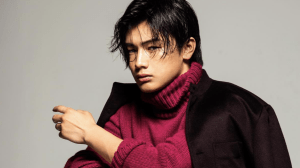 「どこぞの俳優かと…」上田綺世、イケメンすぎるフォーマル姿にファンうっとり「雰囲気が違う」 