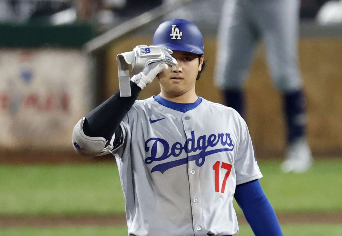 パイレーツ戦の９回、適時二塁打を放ちポーズをとるドジャース・大谷＝ピッツバーグ（共同）