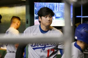 パイレーツに敗れ引き揚げるドジャース・大谷＝ピッツバーグ（共同）