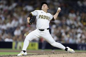 レッズ戦の９回に登板したパドレス・松井＝サンディエゴ（ゲッティ＝共同）