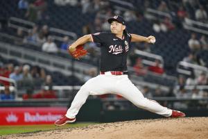 ブレーブス戦に登板したナショナルズ・小笠原＝ワシントン（イマジンイメージズ・ロイター＝共同）