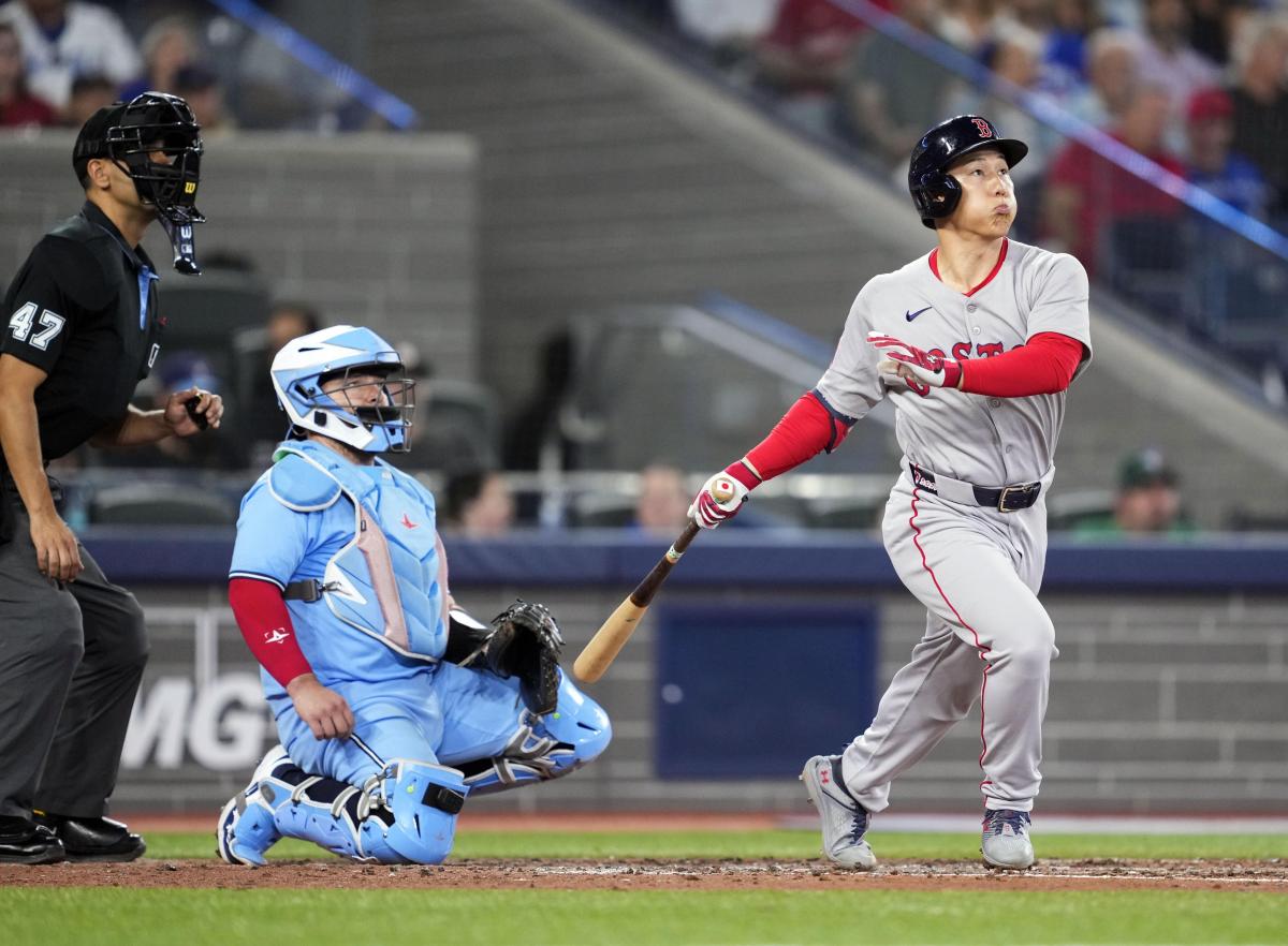 ブルージェイズ戦の５回、３号ソロを放つレッドソックス・吉田＝トロント（ゲッティ＝共同）