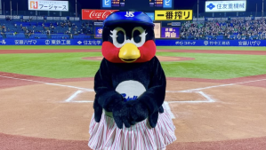 「ちゃんとみてた？やりきったよ」ヤクルトつばみ、兄・つば九郎不在の1年を完走 神宮最終戦の終了報告にファンもらい泣き