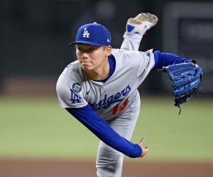 ダイヤモンドバックス戦に先発し、６回無失点で１２勝目を挙げたドジャース・山本＝フェニックス（共同）