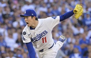 フィリーズ戦の８回から救援登板し、３回無安打無失点と好投したドジャース・佐々木＝ロサンゼルス（イマジンイメージズ・ロイター＝共同）