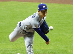 ブルワーズ戦に先発し、３安打１失点で完投勝利を挙げたドジャース・山本＝ミルウォーキー（共同）