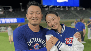 「誠也くんの笑顔が全て」鈴木誠也と畠山愛理、夫婦で満面の笑み　背番号入りブルゾン姿に「ファンとして感謝」