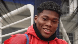 日本代表GK鈴木彩艶がまさかのダンス披露　パルマ公式に「めちゃくちゃ愛されてる」「公式なのおもろいｗ」と日本ファン騒然