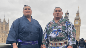 横綱・豊昇龍の観光ショットに隠れた“優しさ”にファン感涙「泣いちゃう」　ビックベンを前に大の里と笑顔