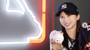 野球好き有名アイドル、ついにMLBと公式コラボ！　ヤンキースユニで愛あふれるポーズ披露「めちゃめちゃ超カワイイ」「勝利の女神」