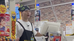 那須川天心、「ドンキ」で品出しレジ打ち　まさかの“癖強店員”姿にちゃんみなも「もっと誇らしい顔しろし」とツッコミ