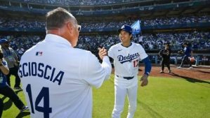 大谷翔平、エンゼルス時代の恩師と再会　少年のような笑顔と握手で感謝の思い示す