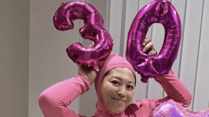 柔道元世界女王、30歳の誕生日にまさかの“ピンクの全身タイツ”で登場「今も昔も人に笑ってもらうことが大好き」