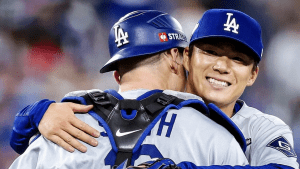 山本由伸、ブルージェイズ戦で完投し試合後に捕手と熱いハグ　「最高のバッテリー」「本当に感動的」