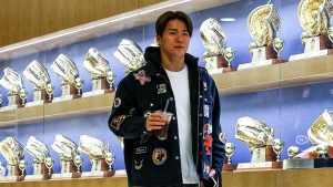 山本由伸、ワッペンだらけの個性派コーデで登場 ドジャースナインがオシャレ私服で本拠地へ「Amazing！」「可愛い」