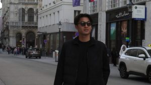 佐野航大、「オシャレインスタグラマー」風の装いでウィーン＆ハンガリー満喫　“前髪あり”のレアショットに「カッコよすぎ」