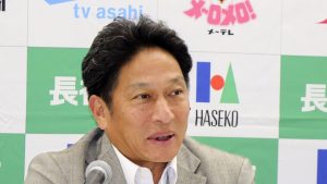 全日本大学駅伝を前に記者会見する青学大の原晋監督＝１日、名古屋市